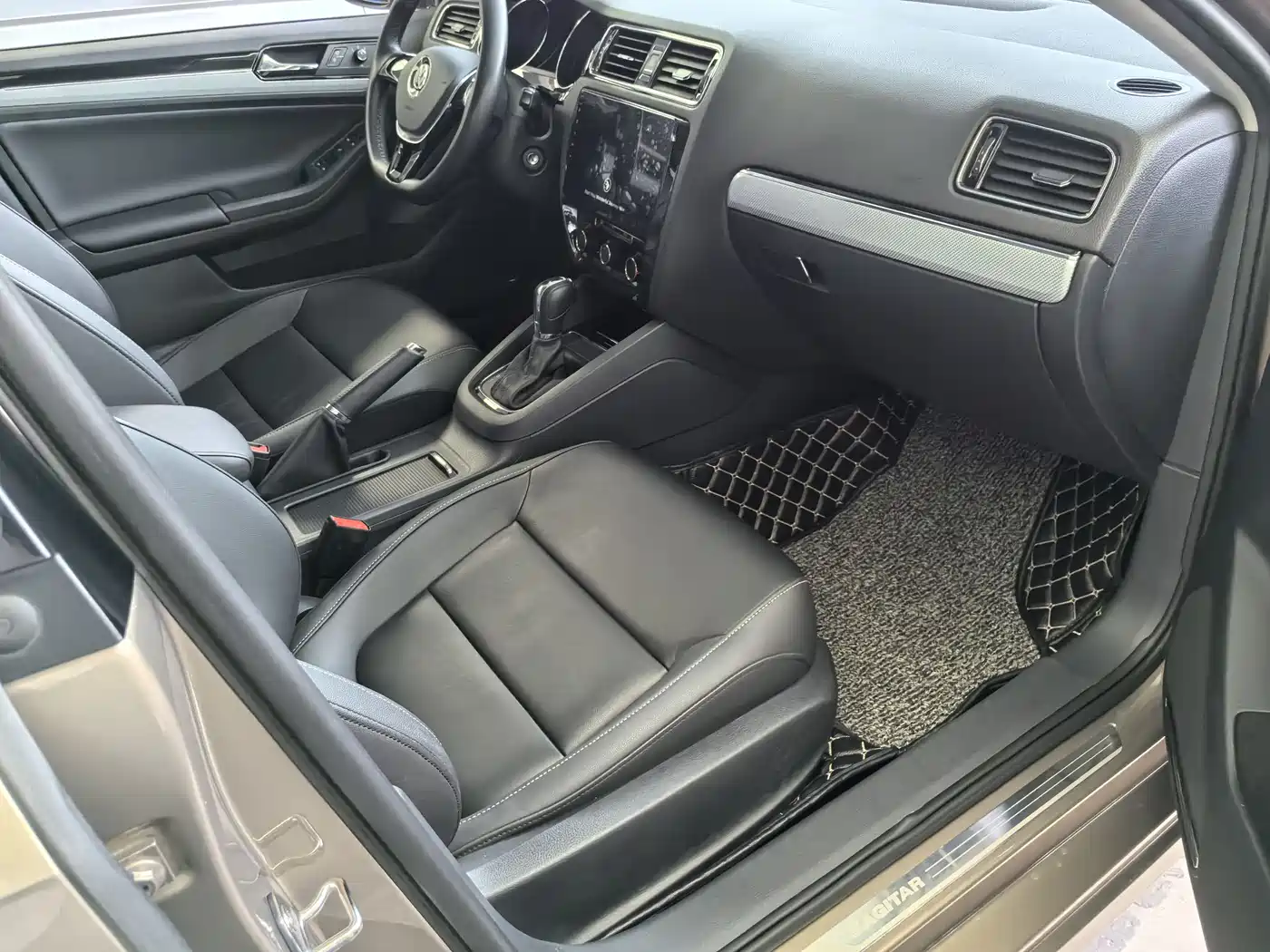Volkswagen Sagitar 2015 230TSI Automatic Comfort фото 12