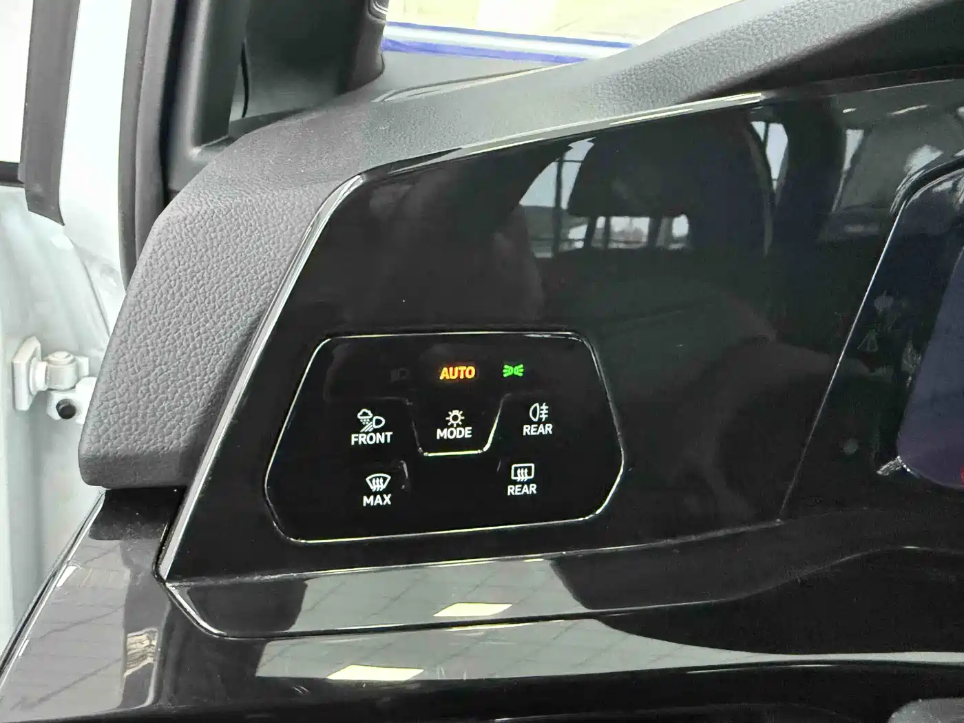 Volkswagen Golf 2023 280TSI DSG R-Line Lite фото 10