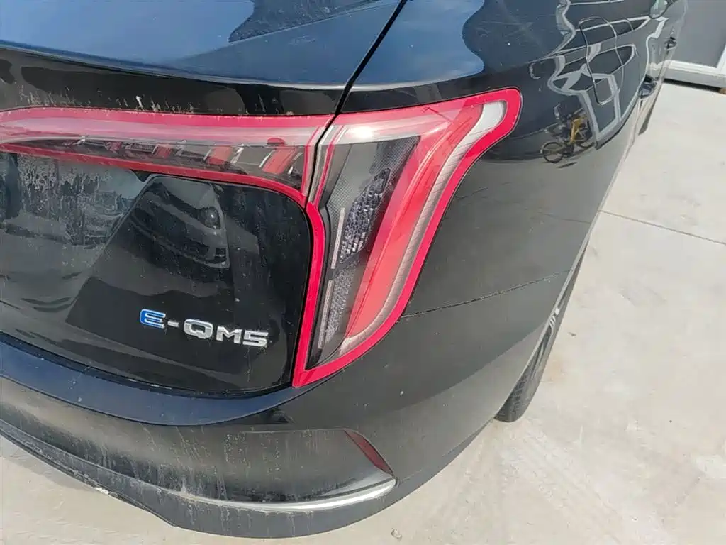 Hongqi E-QM5 2021 Charging Flag Joy Edition фото 8