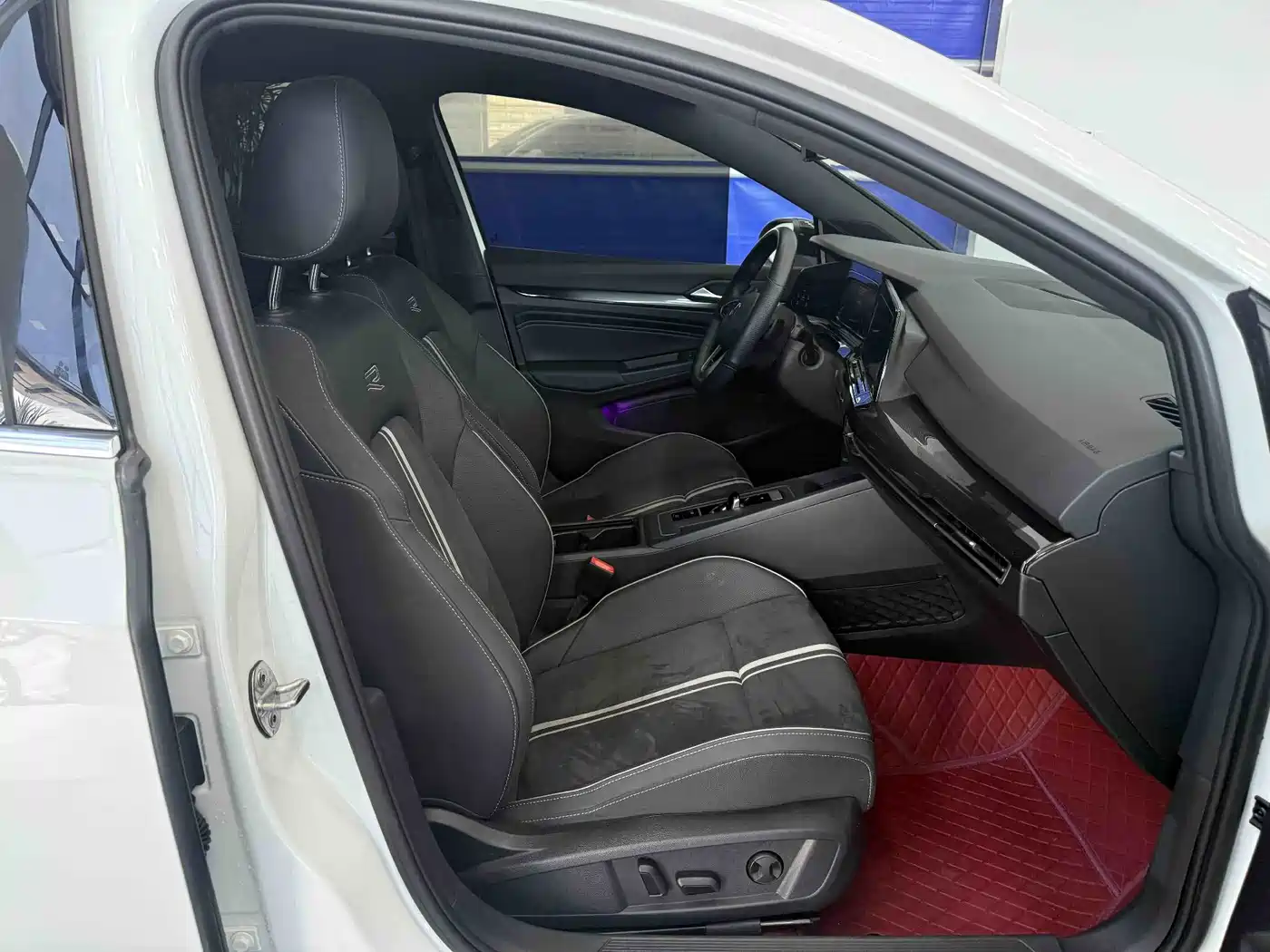 Volkswagen Golf 2023 280TSI DSG R-Line Lite фото 22