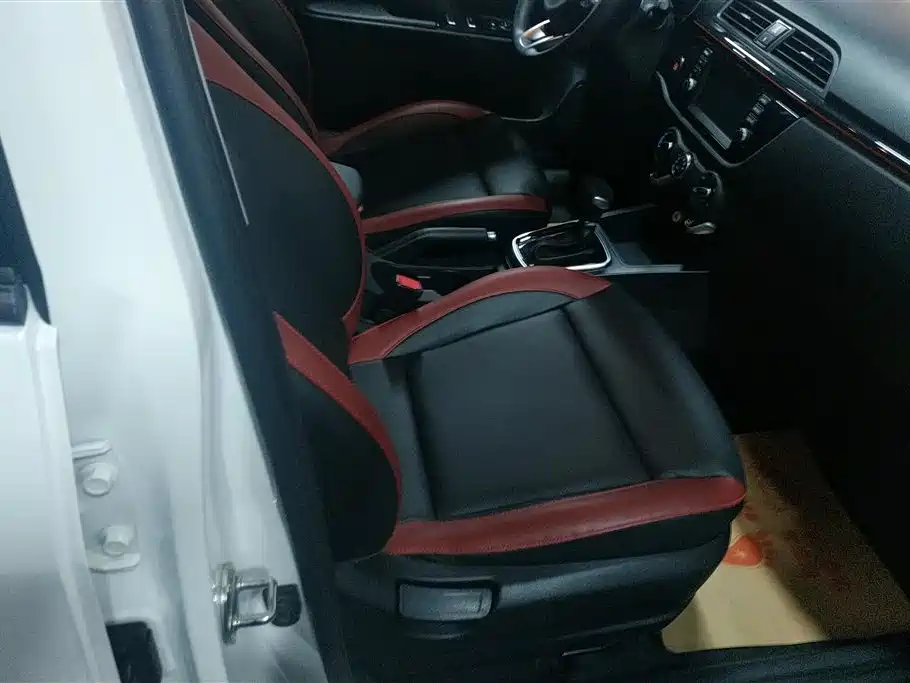 Kia KX CROSS 2017 1.4L AT GLS фото 8