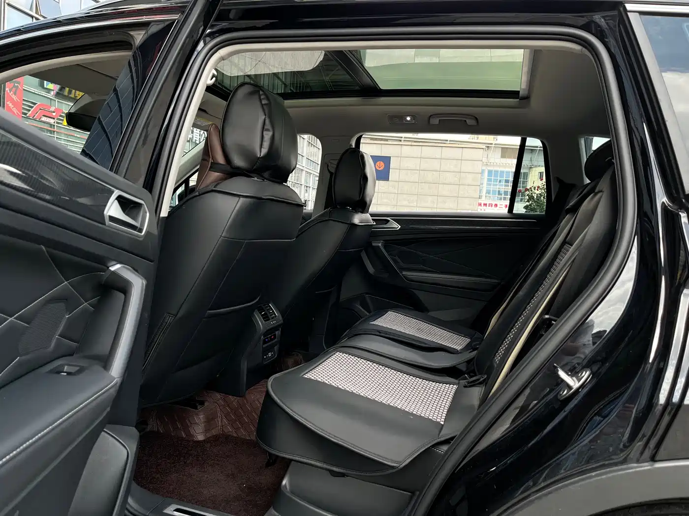 Volkswagen Tiguan L 2023 Facelift 330TSI Auto FWD R-Line Premium фото 14