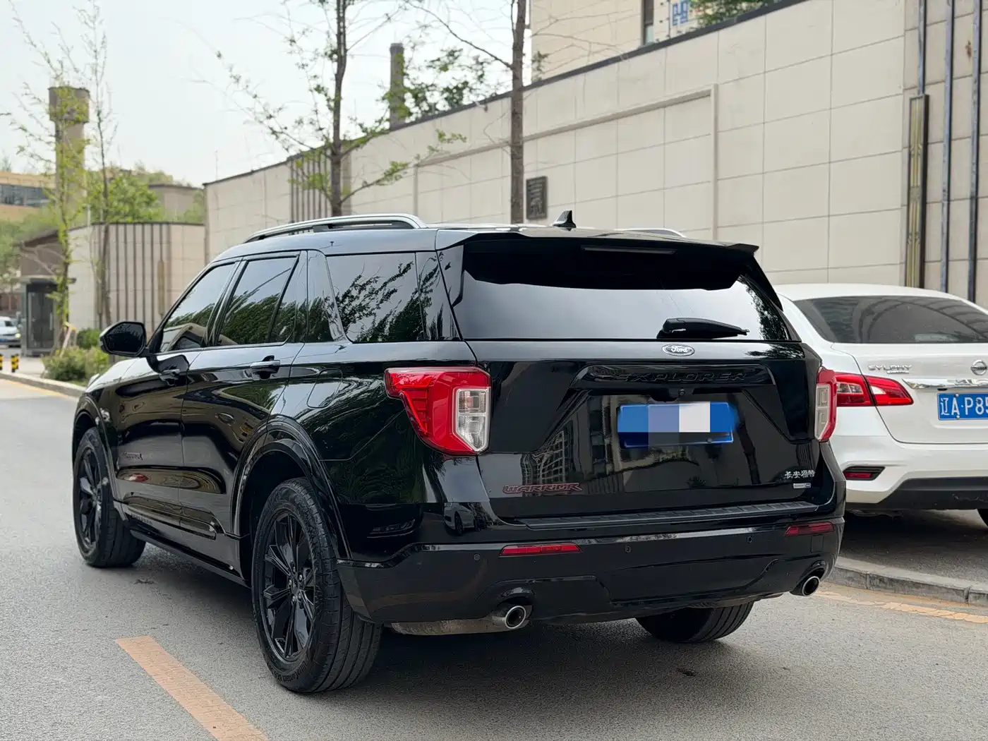 Photo 6 - Ford Explorer