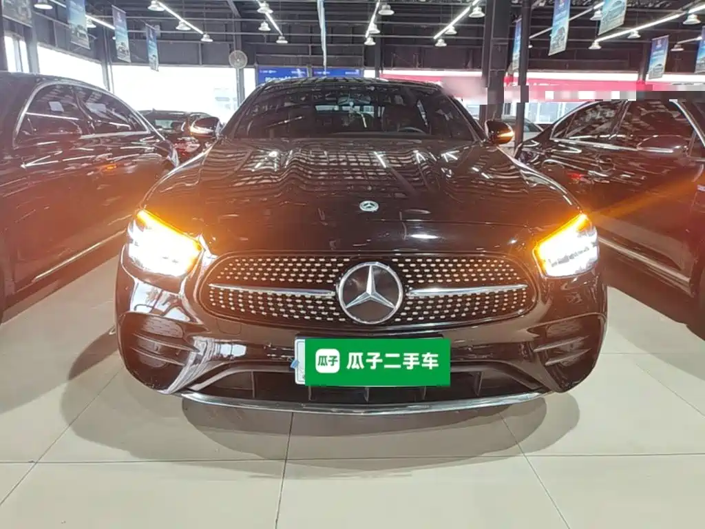 Фото 3 - Mercedes-Benz E-Class