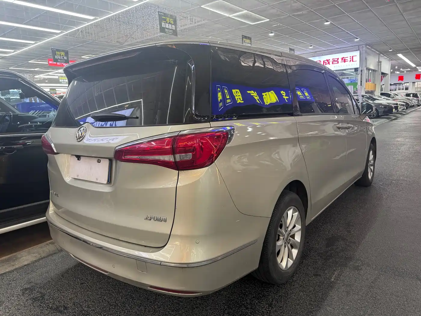 Фото 2 - Buick GL8