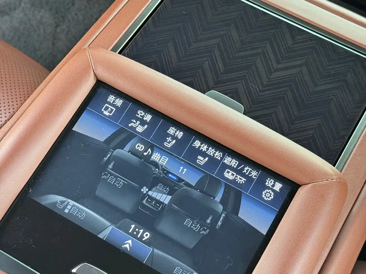 Lexus LS 2018 500h Executive Edition China V фото 15