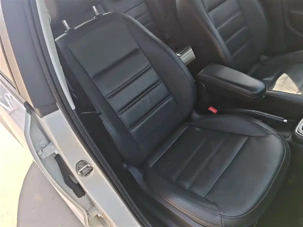 Volkswagen Polo 2014 1.4L Automatic Luxury Edition фото 25
