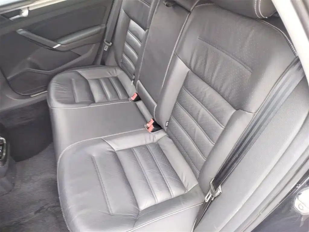 Volkswagen Passat 2016 330TSI DSG Executive Edition фото 13