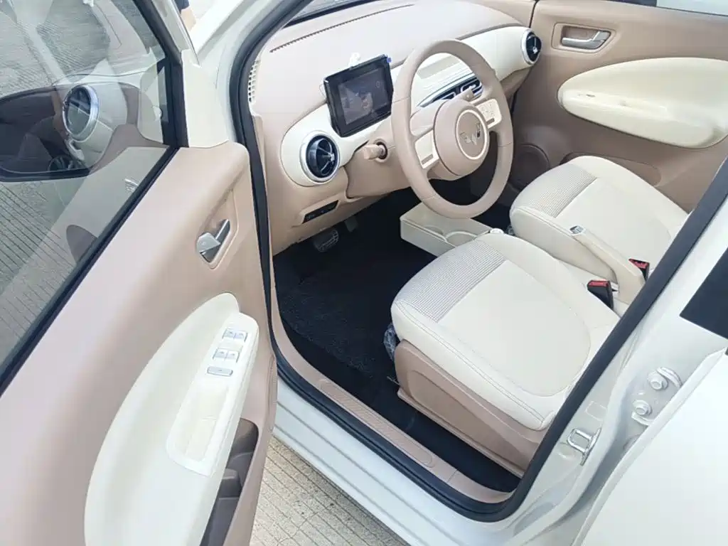 Wuling Motors Hongguang MINIEV 2026 2025 4-Door Advanced