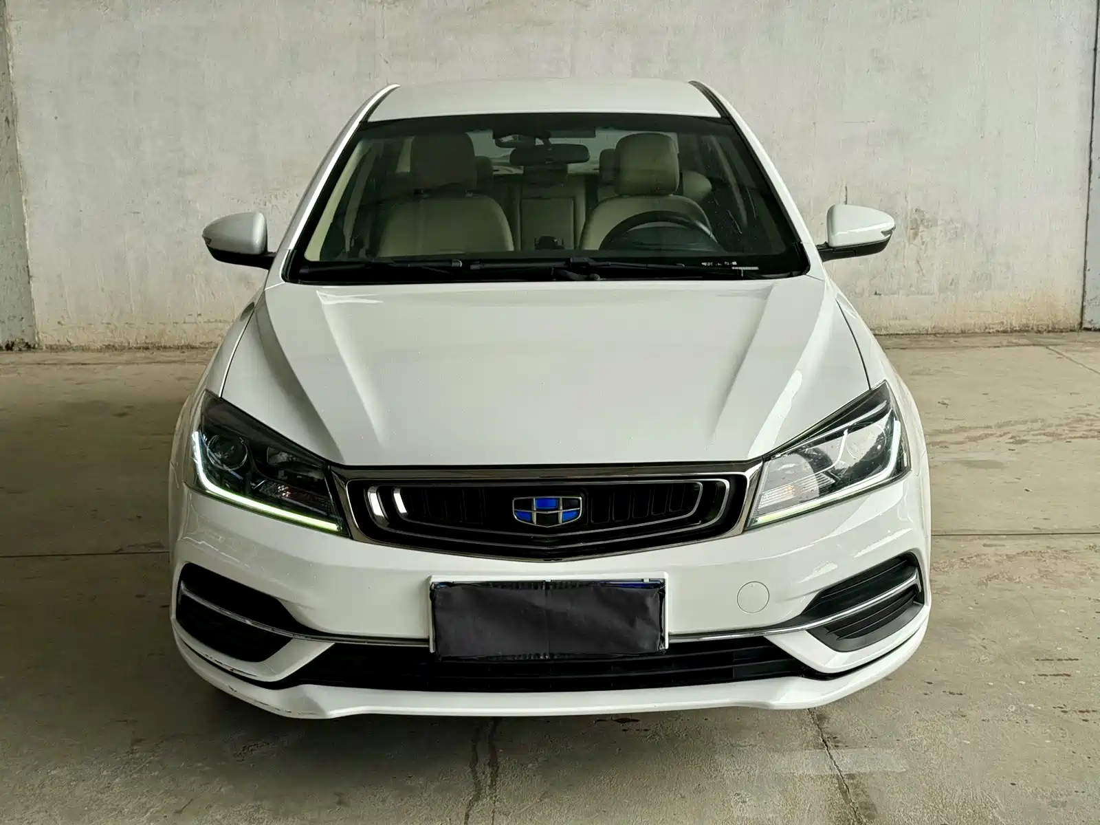 Фото 1 - Geely Emgrand