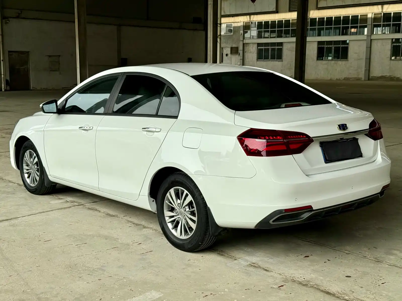Фото 11 - Geely Emgrand