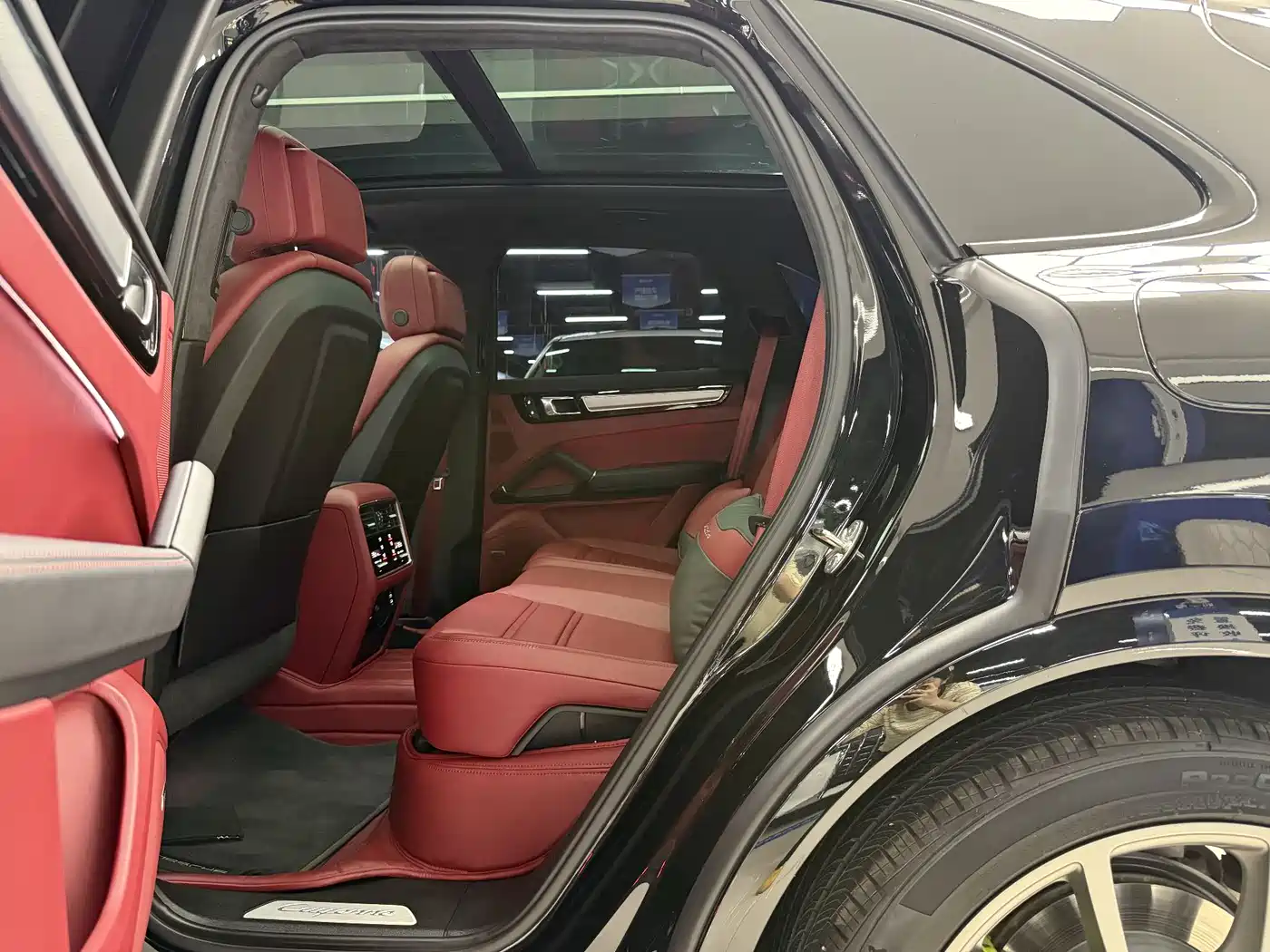 Porsche Cayenne New Energy 2023 Cayenne E-Hybrid 2.0T Platinum Edition фото 9