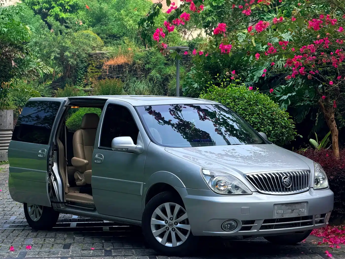 Buick GL8 2011 2.4L LT Luxury Business Executive фото 15