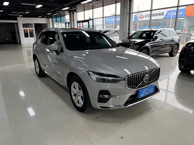 Volvo XC60 2022 B5 AWD R-Design — фото 2