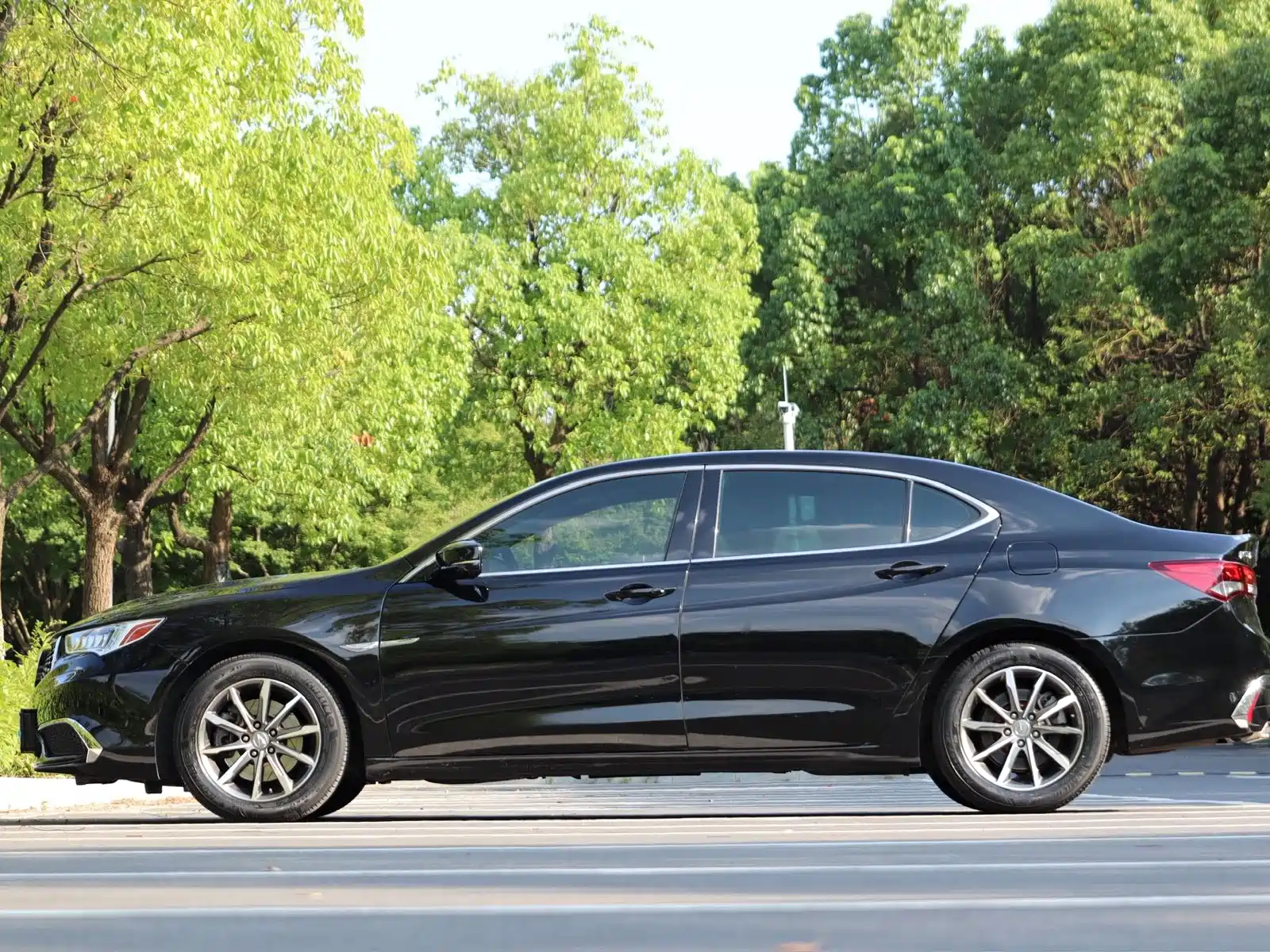 Фото 6 - Acura TLX-L