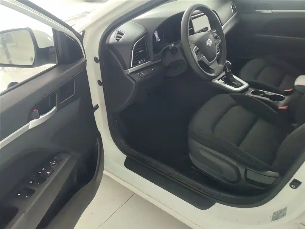 Hyundai Elantra 2016 Model 1.6L Automatic Smart Elite фото 16