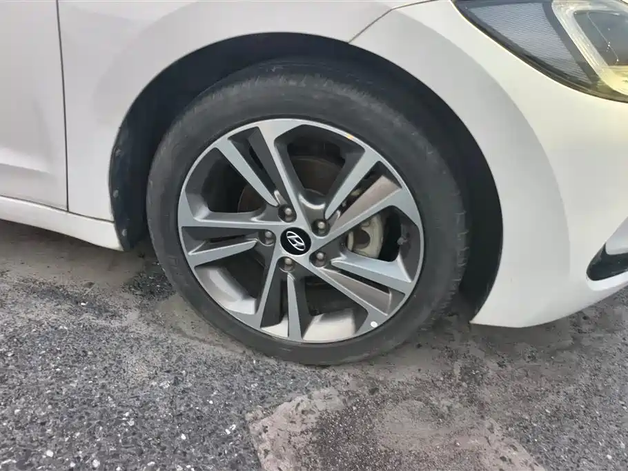 Hyundai Elantra 2016 Model 1.6L Automatic Smart Elite фото 6