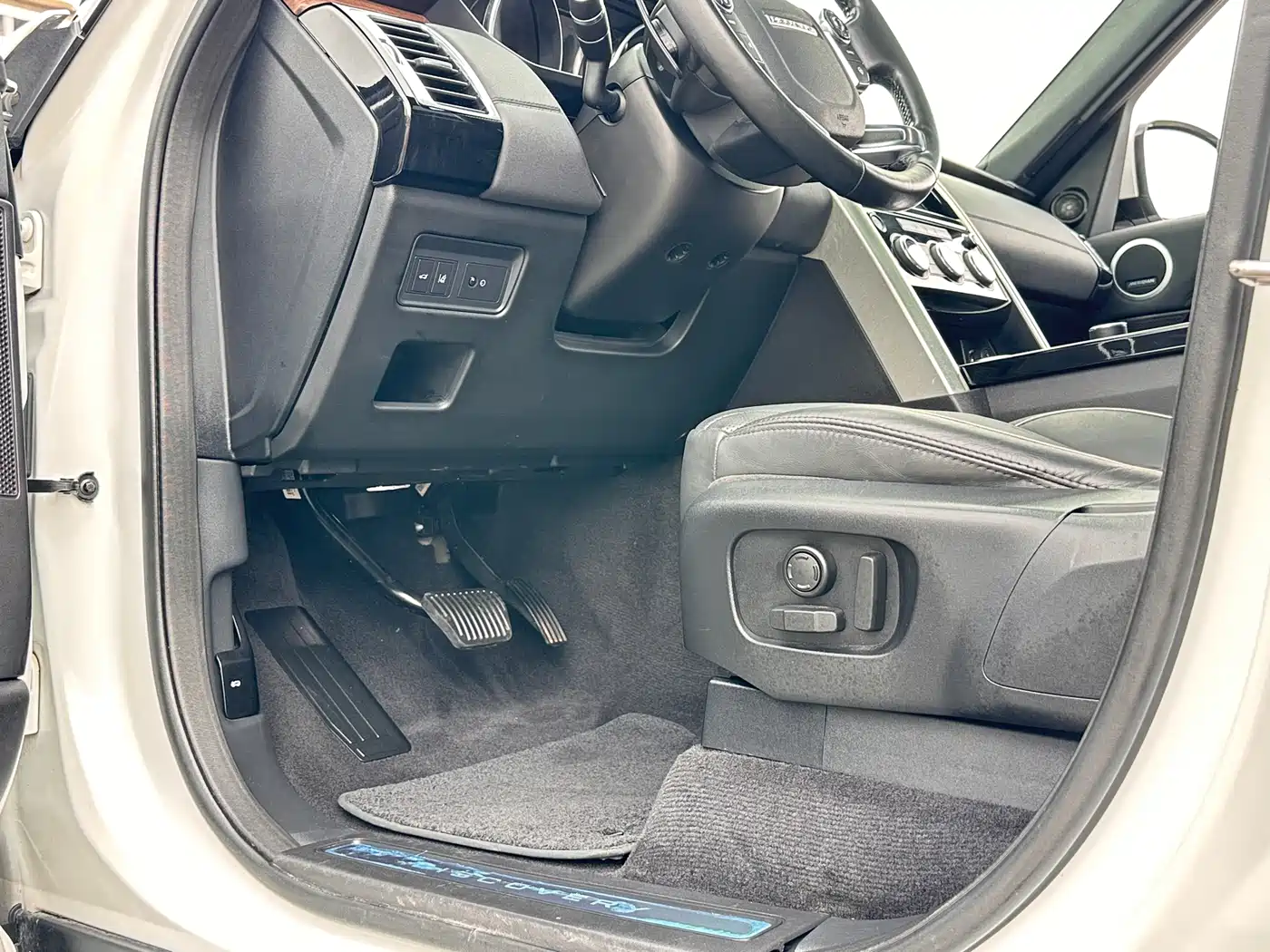 Land Rover Discovery 2017 3.0 SC V6 HSE фото 14