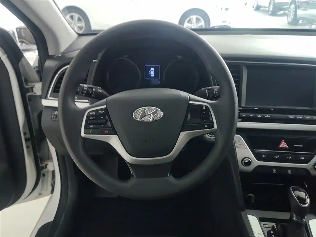 Hyundai Elantra 2016 Model 1.6L Automatic Smart Elite фото 11