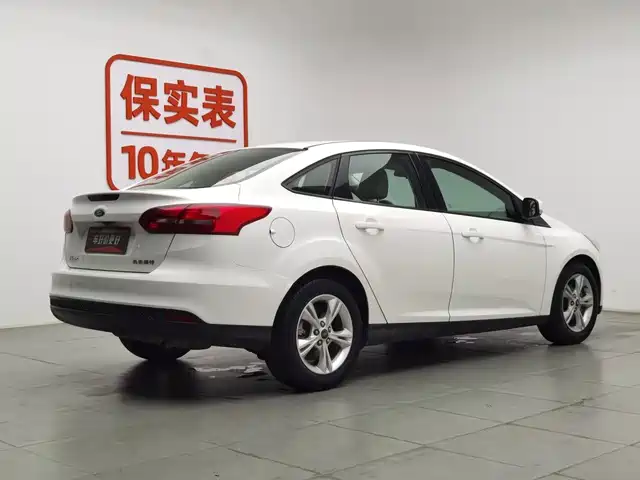 Ford Focus 2017 Sedan 1.6L Manual Comfort Smart Edition — фото 2