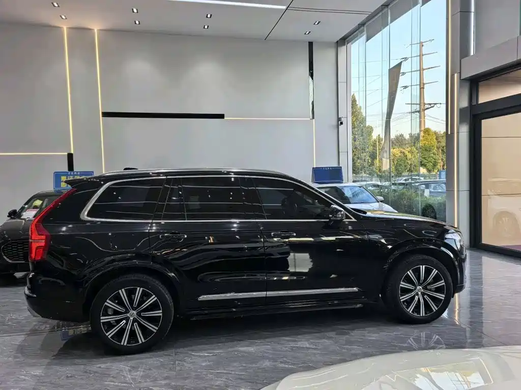 Фото 4 - Volvo XC90