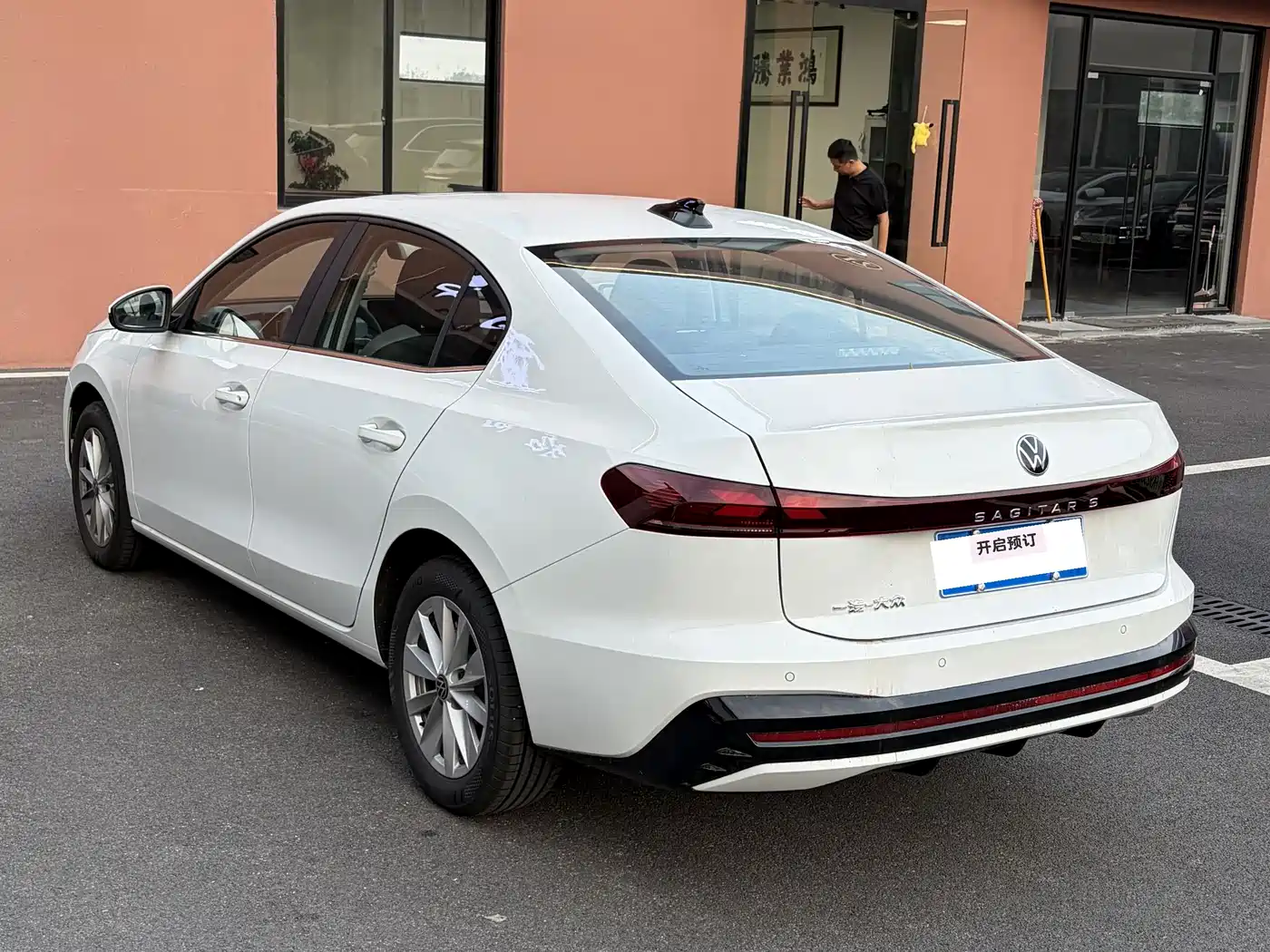 VOLKSWAGEN SAGITAR