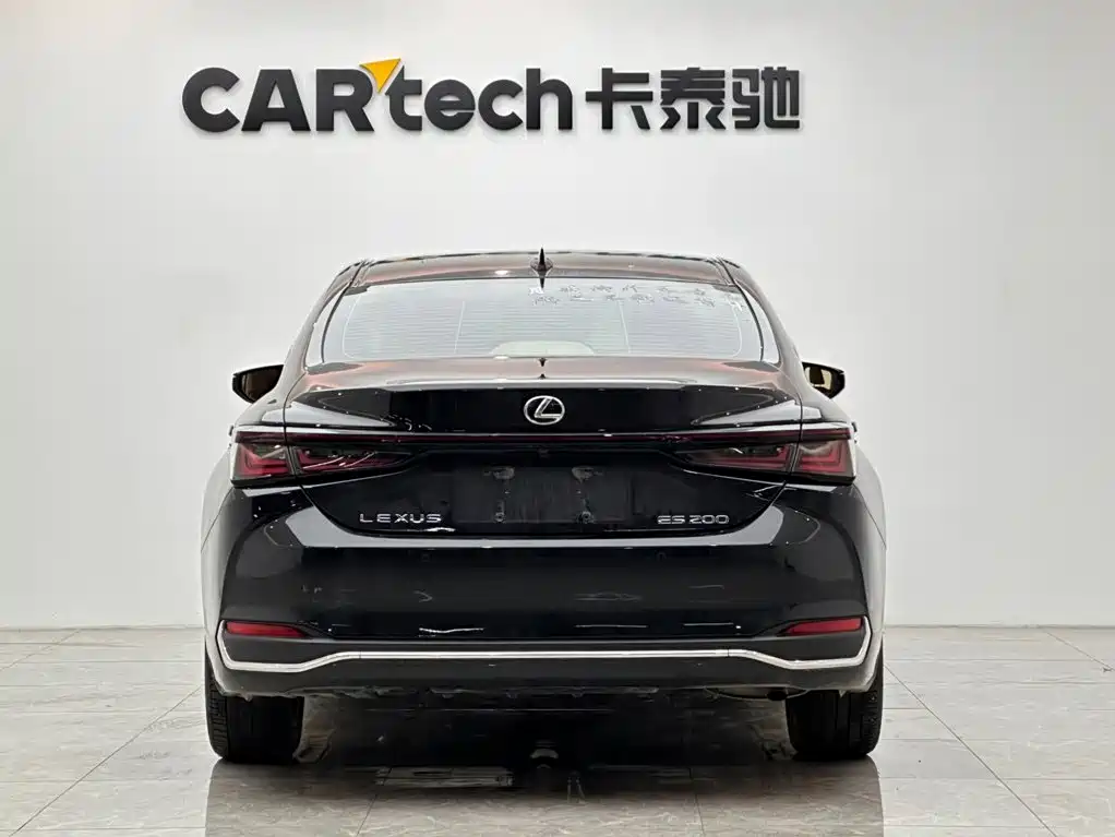 Lexus ES 2026 2025 200 Ultimate Edition