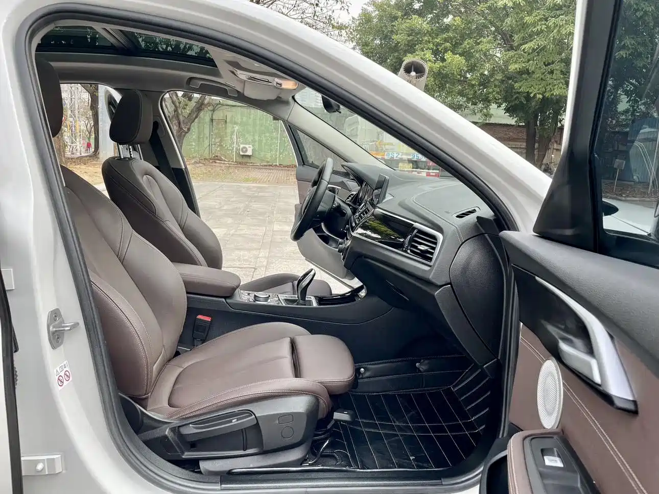 BMW 1 Series 2021 120i M Sport Shadow Edition фото 4