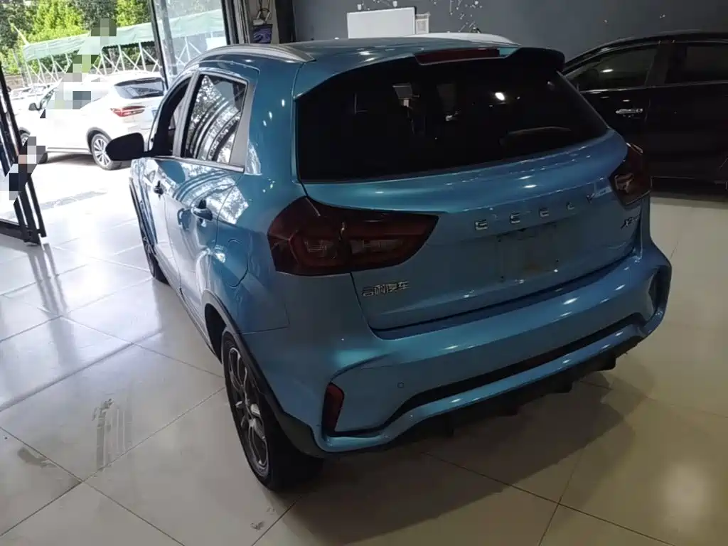 Фото 5 - Geely Vision X3