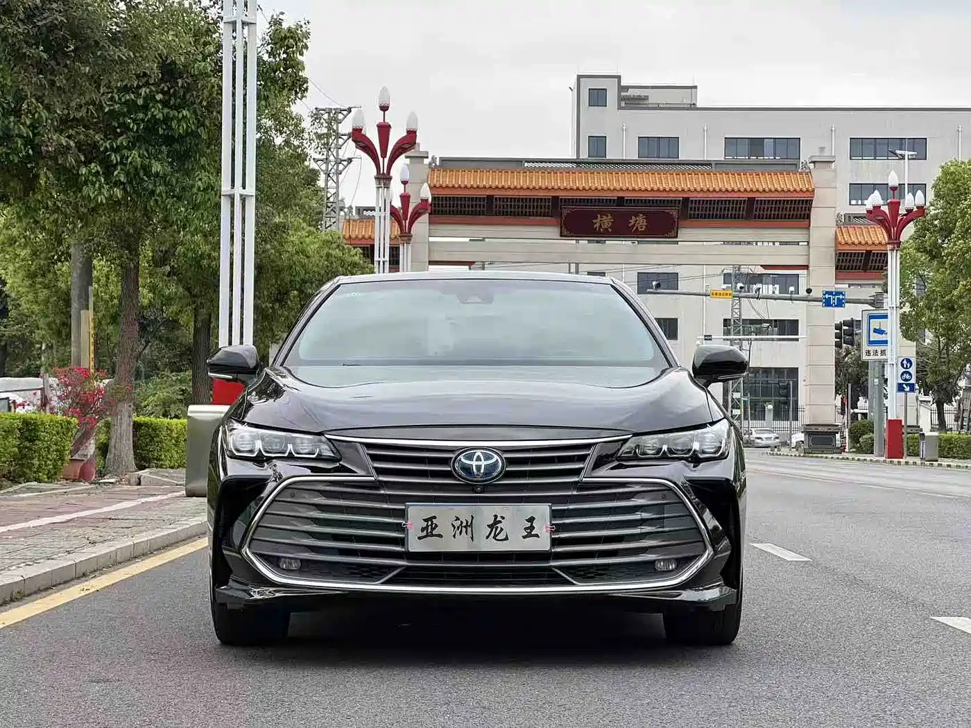 Toyota Avalon 2019 Hybrid 2.5L XLE Premium Edition China V фото 2
