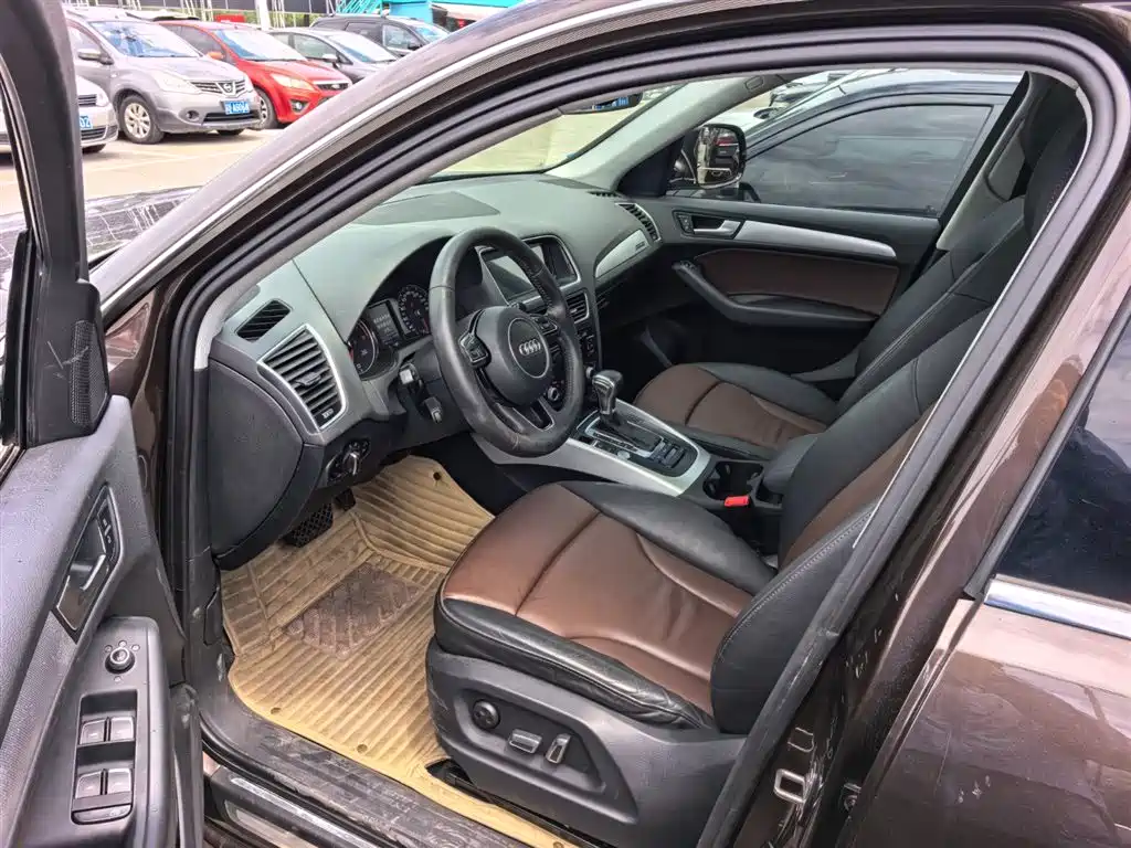 AUDI Q5