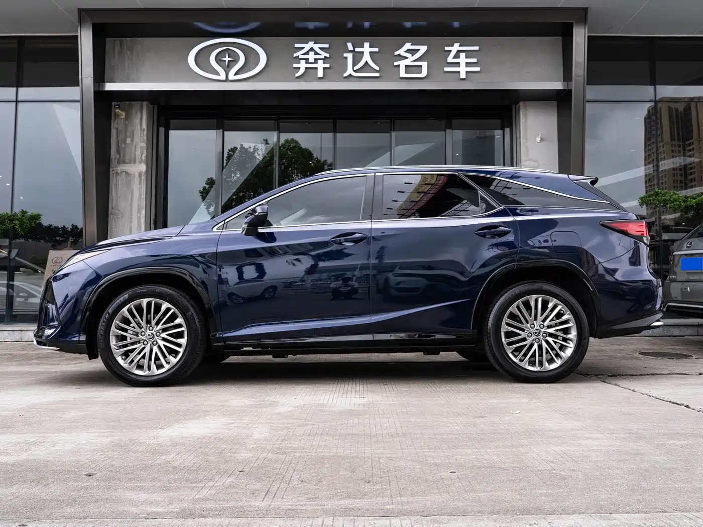 Фото 4 - Lexus RX