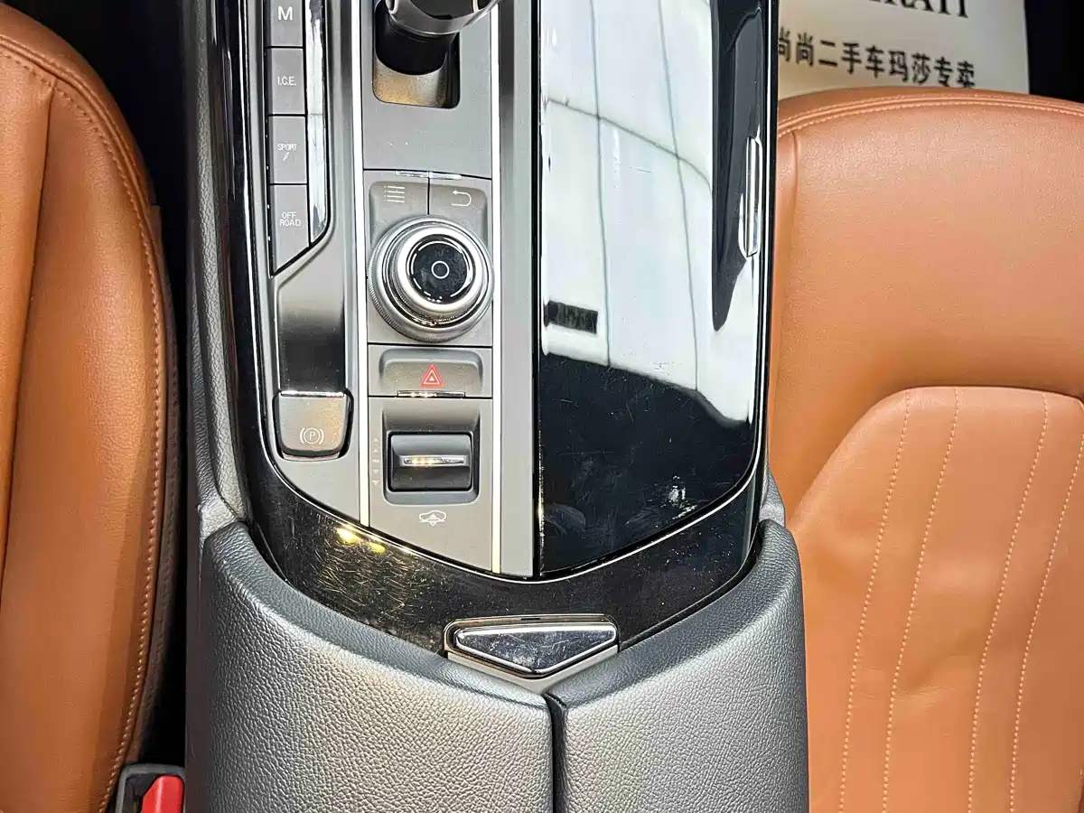 Photo 14 - Maserati Levante