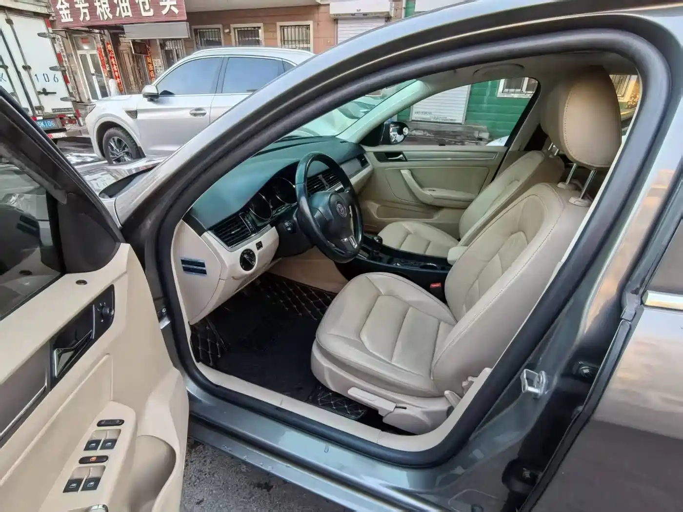 Volkswagen Bora 2013 1.6L Manual Comfort Model фото 8