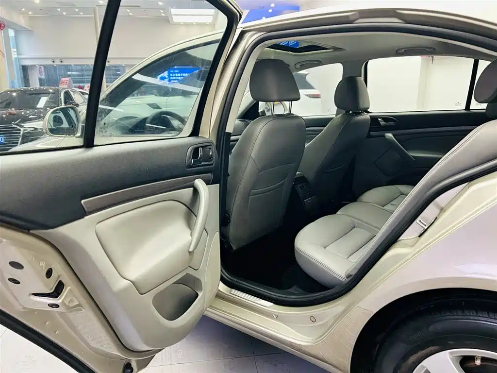 Škoda Octavia 2012 1.6L Auto Yijun Edition фото 23