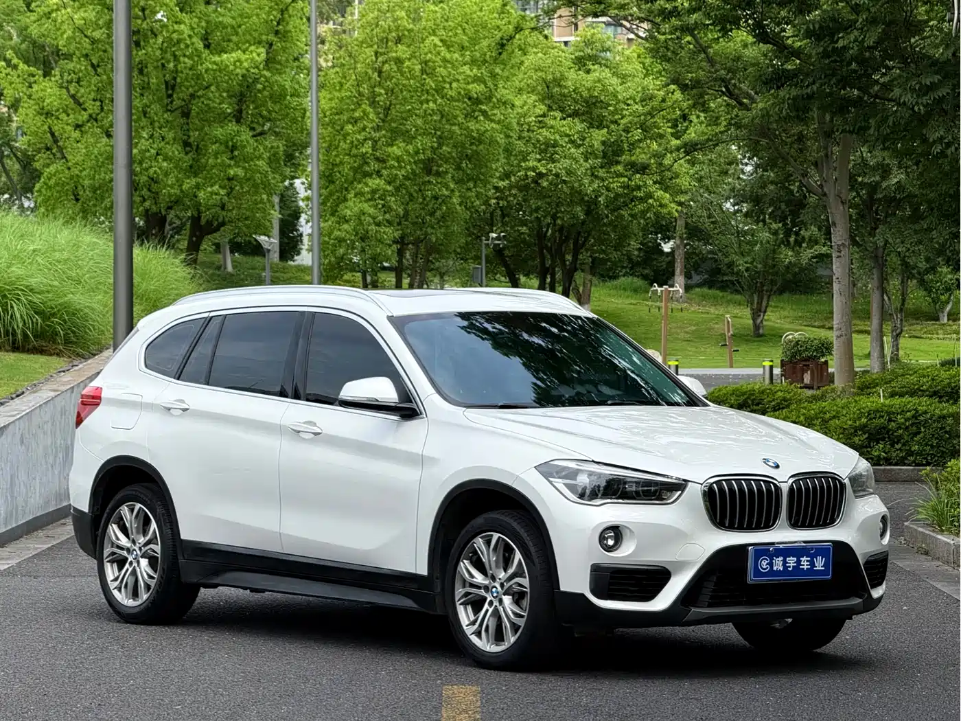 BMW X1 2018 sDrive20Li Leading Model фото 3