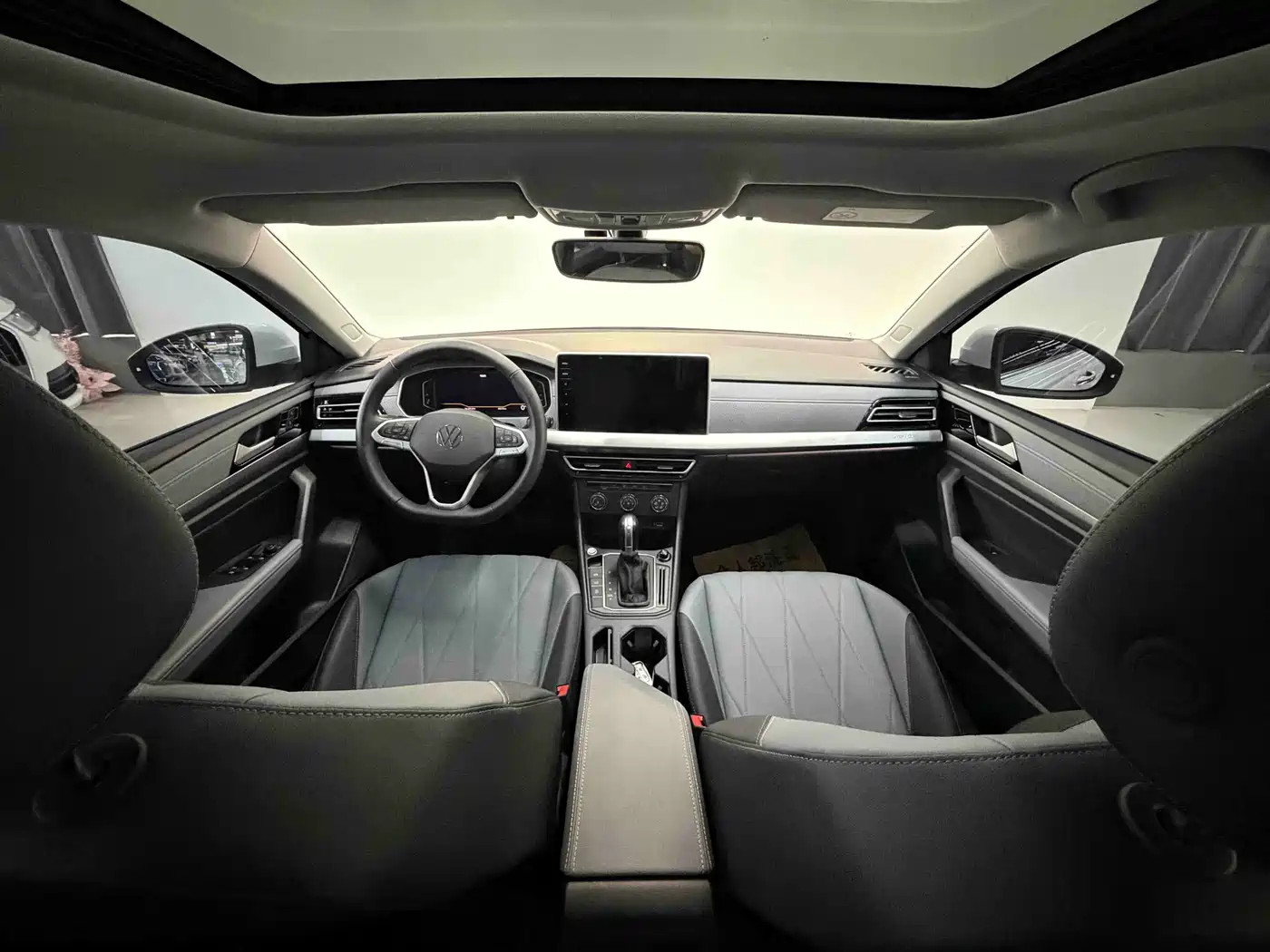 Volkswagen Lavida 2023 1.5L Automatic Starlight 5 Million Edition фото 18