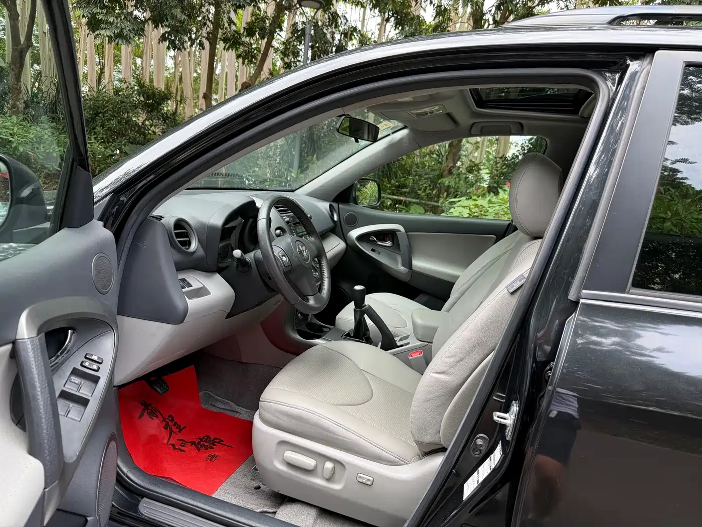Toyota RAV4 Rongfang 2010 Model 2.0L Manual Luxury Upgrade Edition фото 6