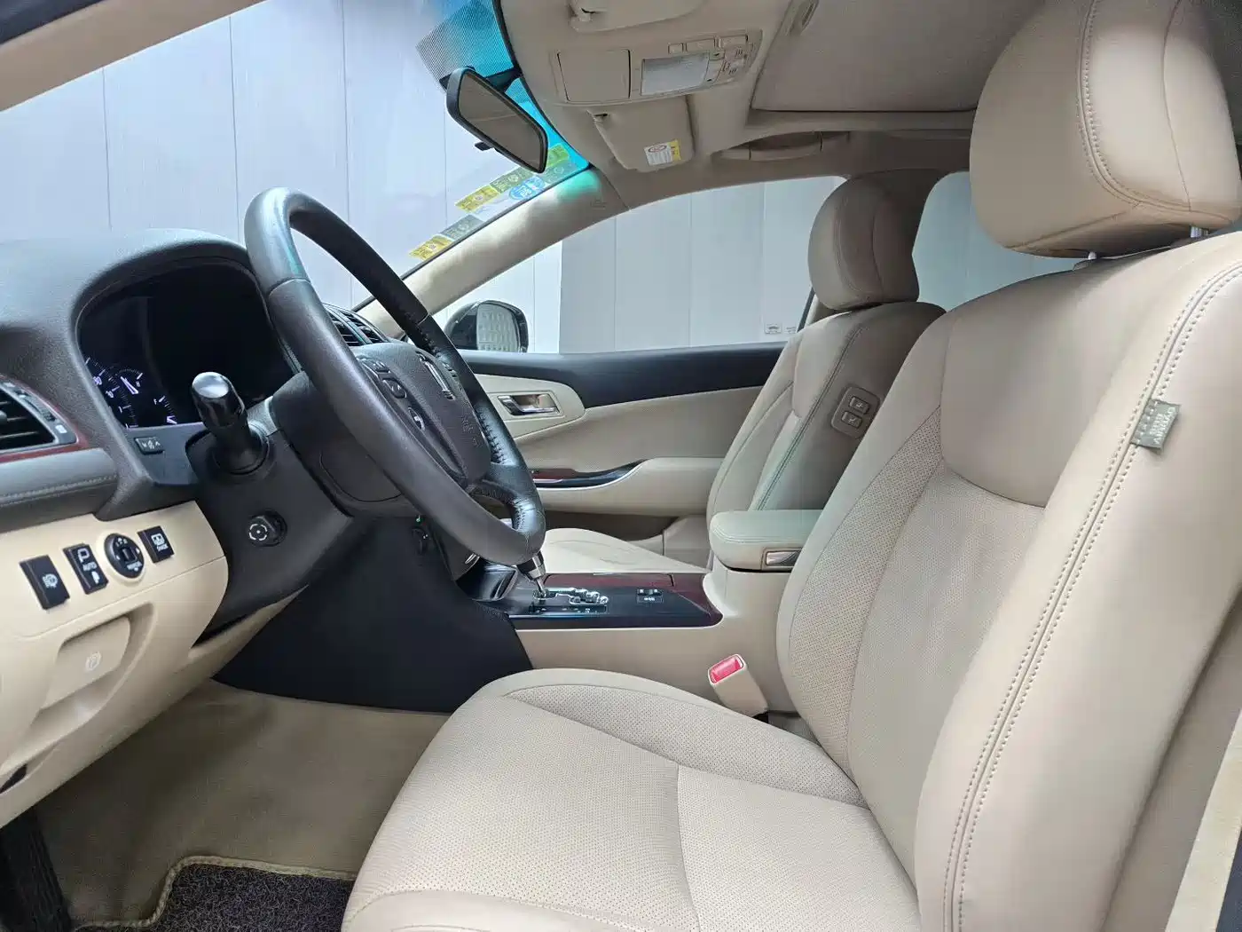 Toyota Crown 2010 3.0L Royal Saloon Premium Edition фото 4