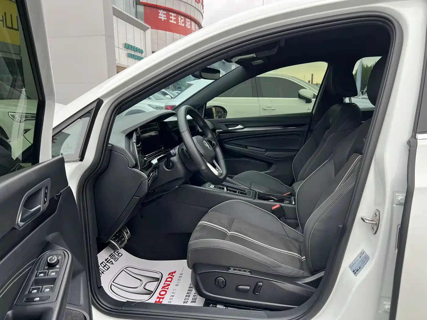 Volkswagen Golf 2023 280TSI DSG R-Line Lite фото 7
