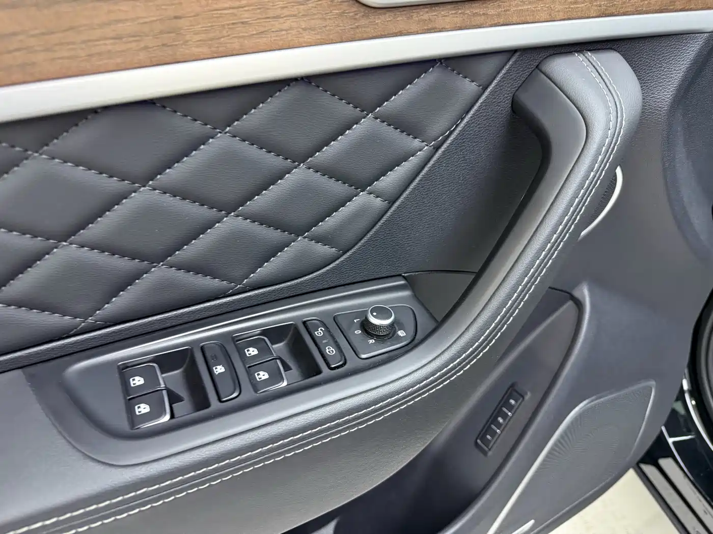 Hongqi HS7 2022 3.0T Automatic 4WD ZhiLian QiXiang Edition 5-seater фото 28