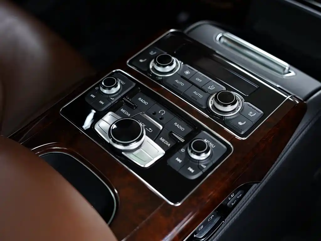 Audi A8 2013 A8L 6.3 FSI W12 quattro Flagship фото 50