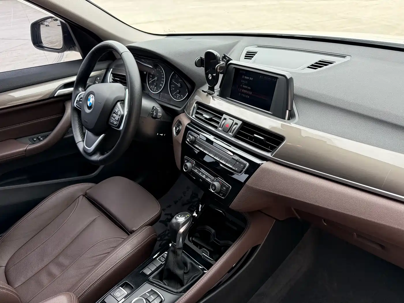 BMW X1 2018 sDrive18Li Premium Model фото 17