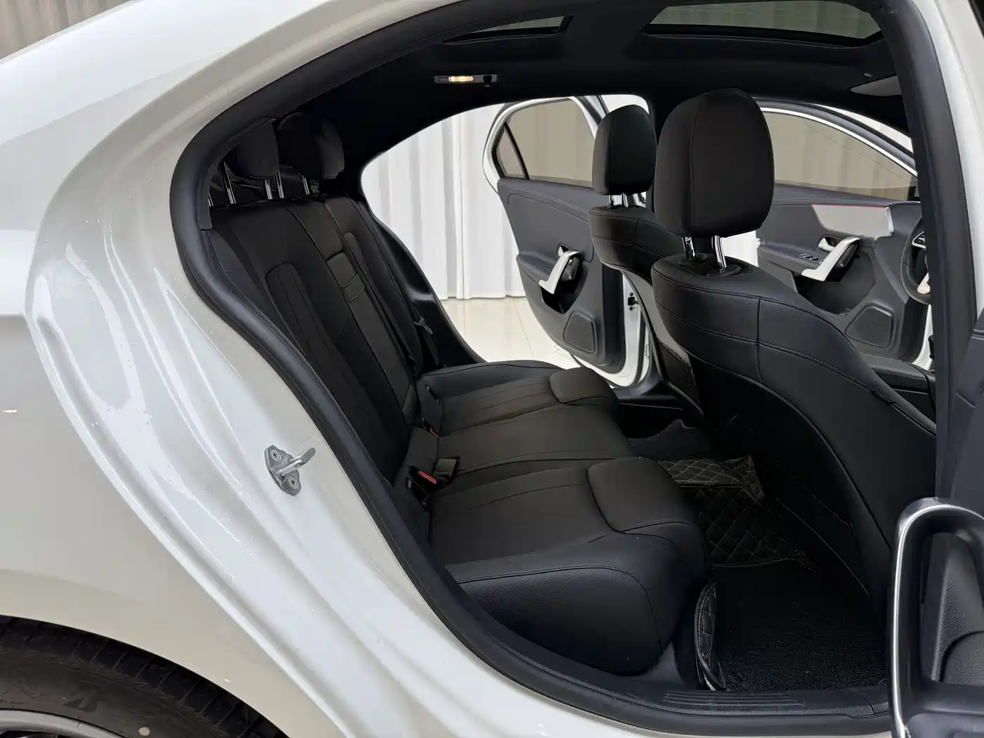 Mercedes-Benz A-Class 2022 A 180 L Sport Sedan фото 14