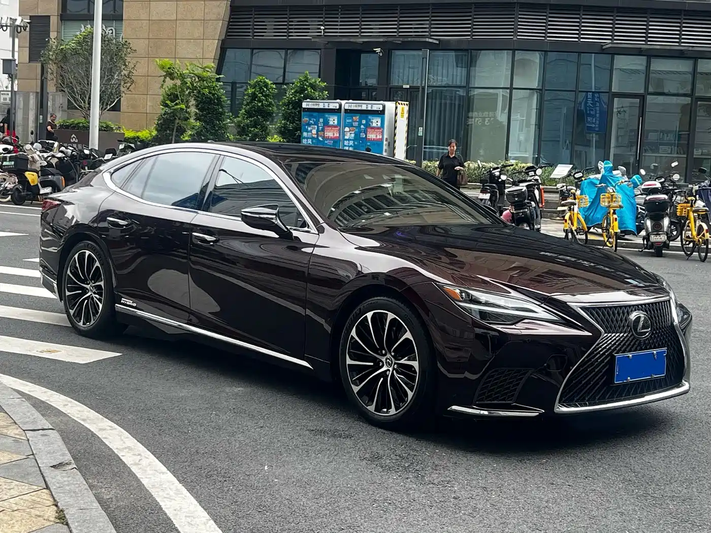 Lexus LS 2021 500h Executive Edition фото 3