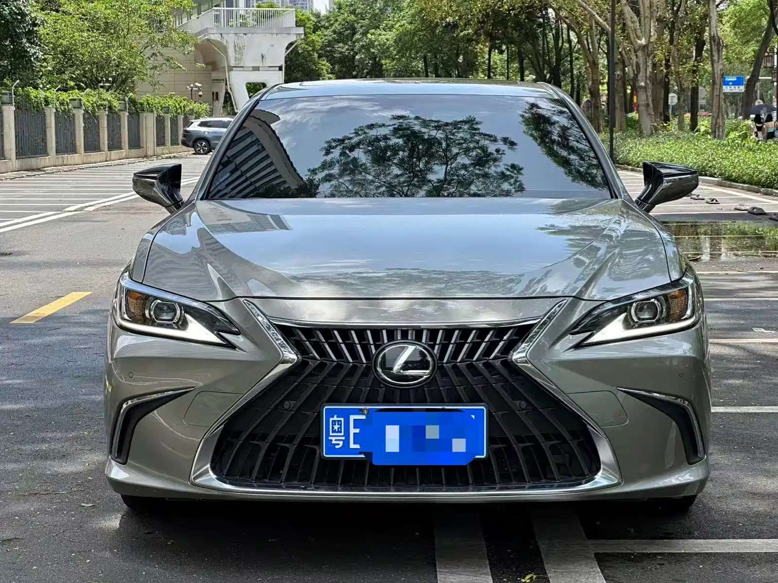 Фото 1 - Lexus ES
