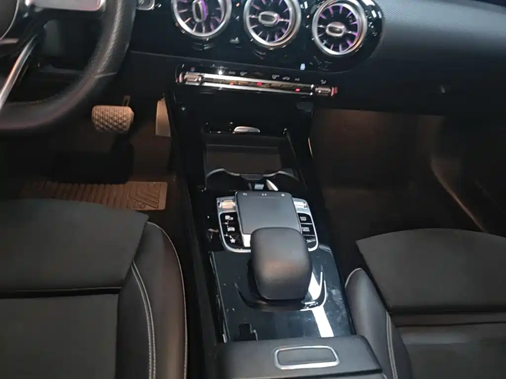 Mercedes-Benz A-Class 2020 A 200 L Sport Sedan фото 14