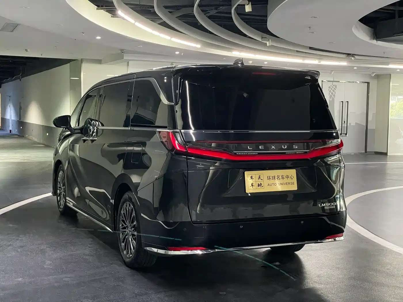Lexus LM 2023 500h 6-Seater Prestige Edition фото 17