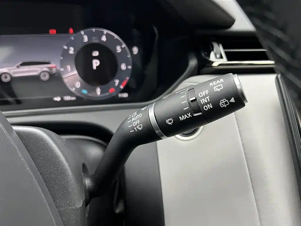 Land Rover Range Rover Velar 2024 Dynamic SE фото 17