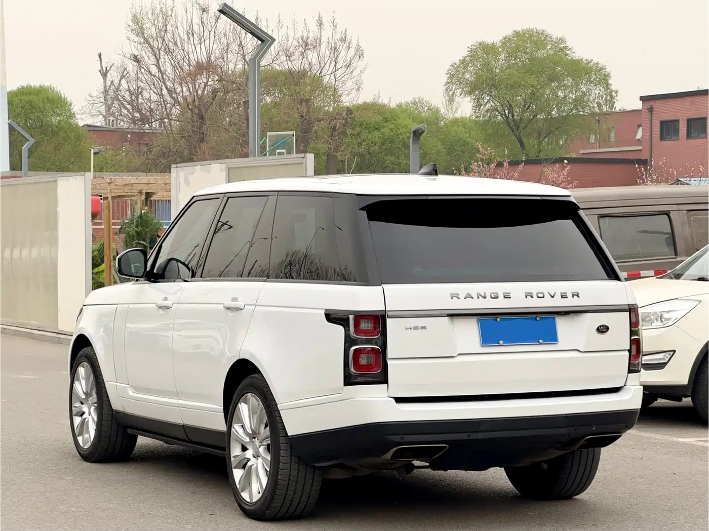 Land Rover Range Rover 2019 3.0 SC V6 Golden Age Edition фото 4